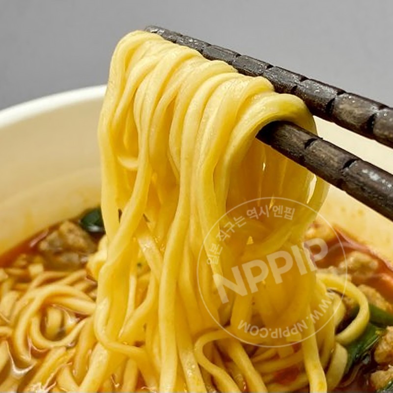 패밀리마트 닛신 아지센모토텐 감수 타이완 라멘 111g