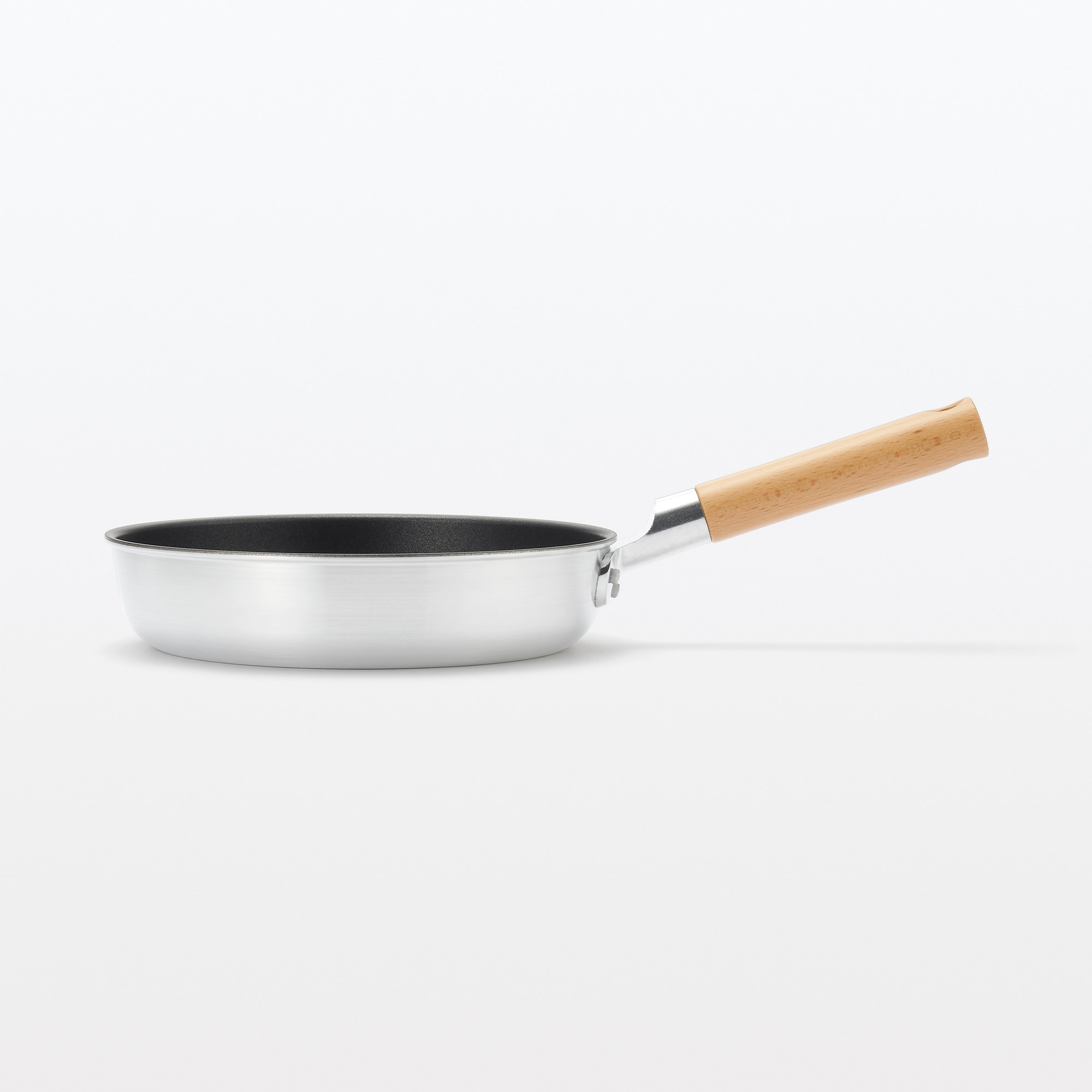 일본 무인양품 가스불 전용 굽는 면이 넓은 잘 눌어붙지 않는 얕은 프라이팬 24cm