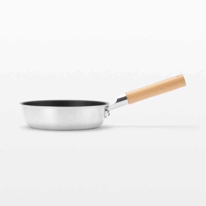 일본 무인양품 가스불 전용 굽는 면이 넓은 잘 눌어붙지 않는 얕은 프라이팬 20cm