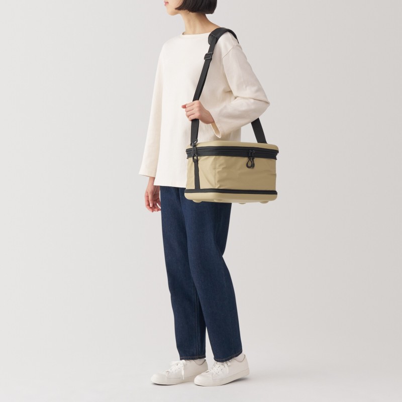 일본 무인양품 접이식 소프트 보냉백 숄더 벨트 포함 베이지 28x22x19cm 12L
