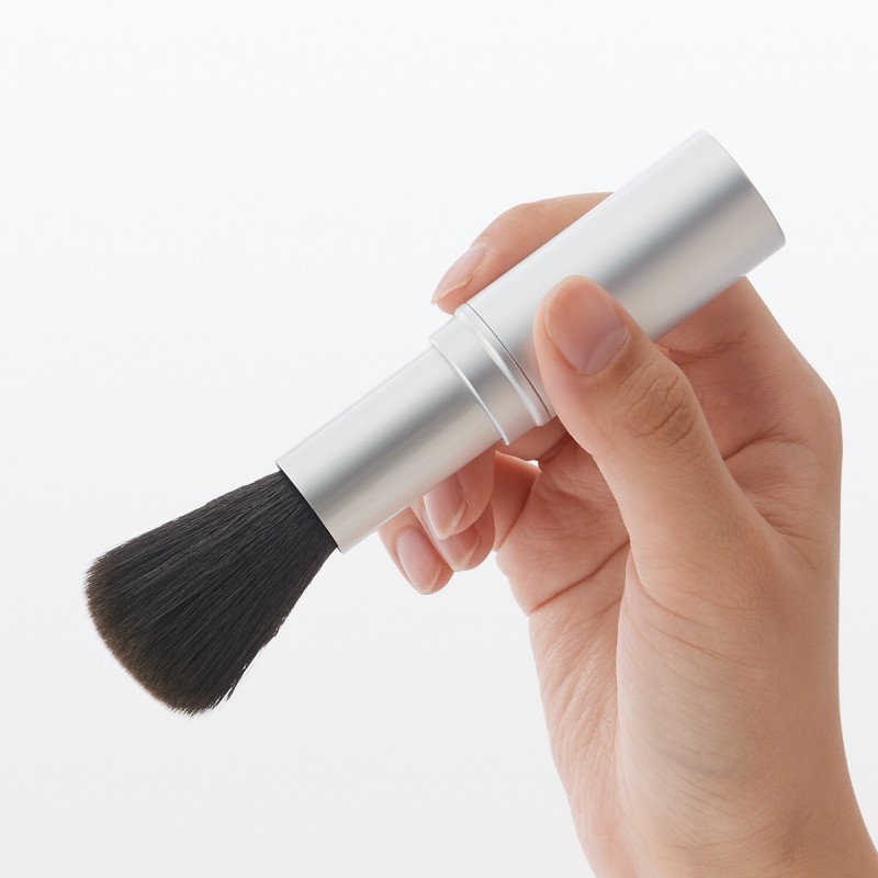 일본 무인양품 폴리에스테르 휴대용 블러셔 브러시 93mm 슬라이드식